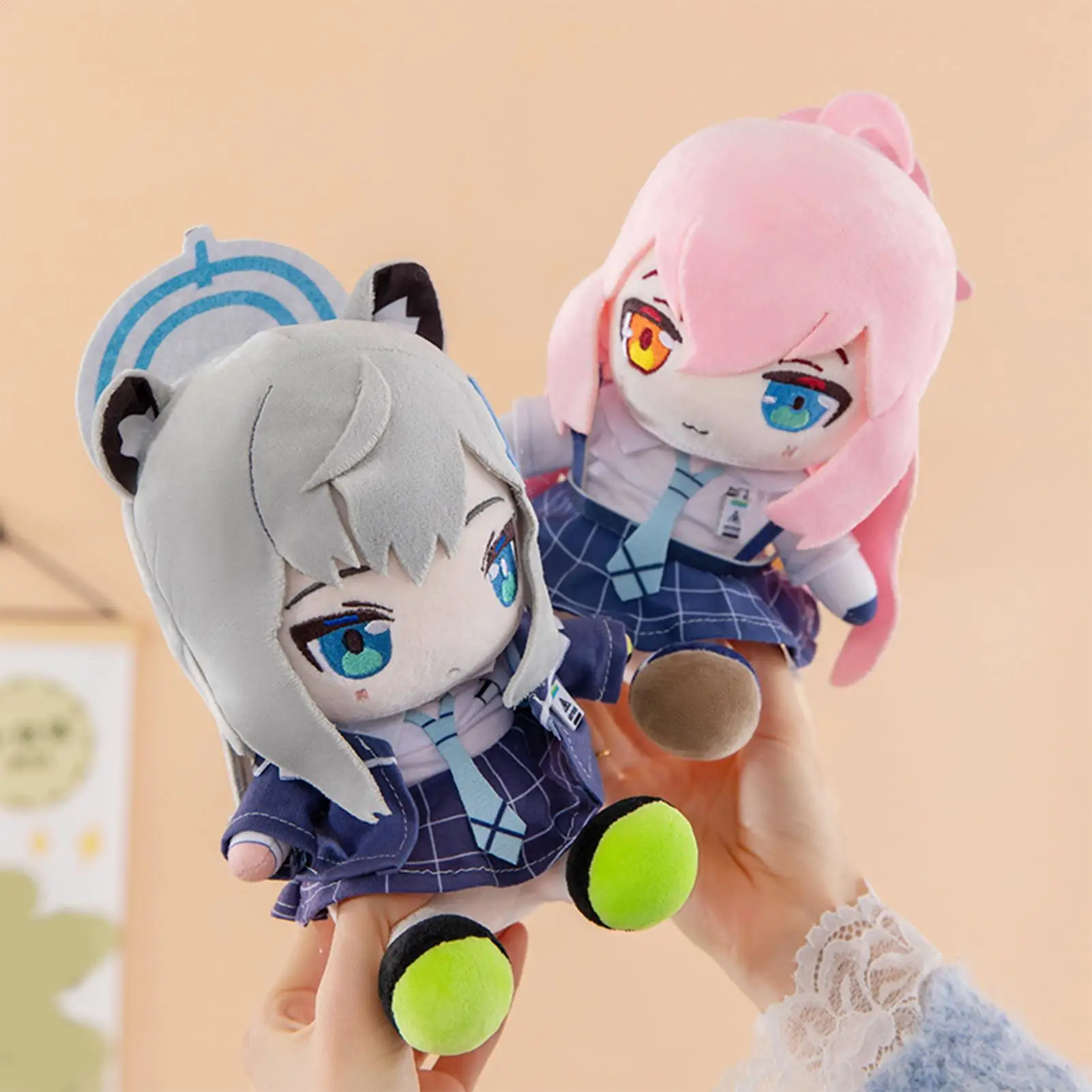 

Плюшевая игрушка-персонаж из мультфильма, 20 см, сидящая, милая, коллекционная, мягкая кукла для фанатов, подарок, декор для дома, дивана, спальни, полки