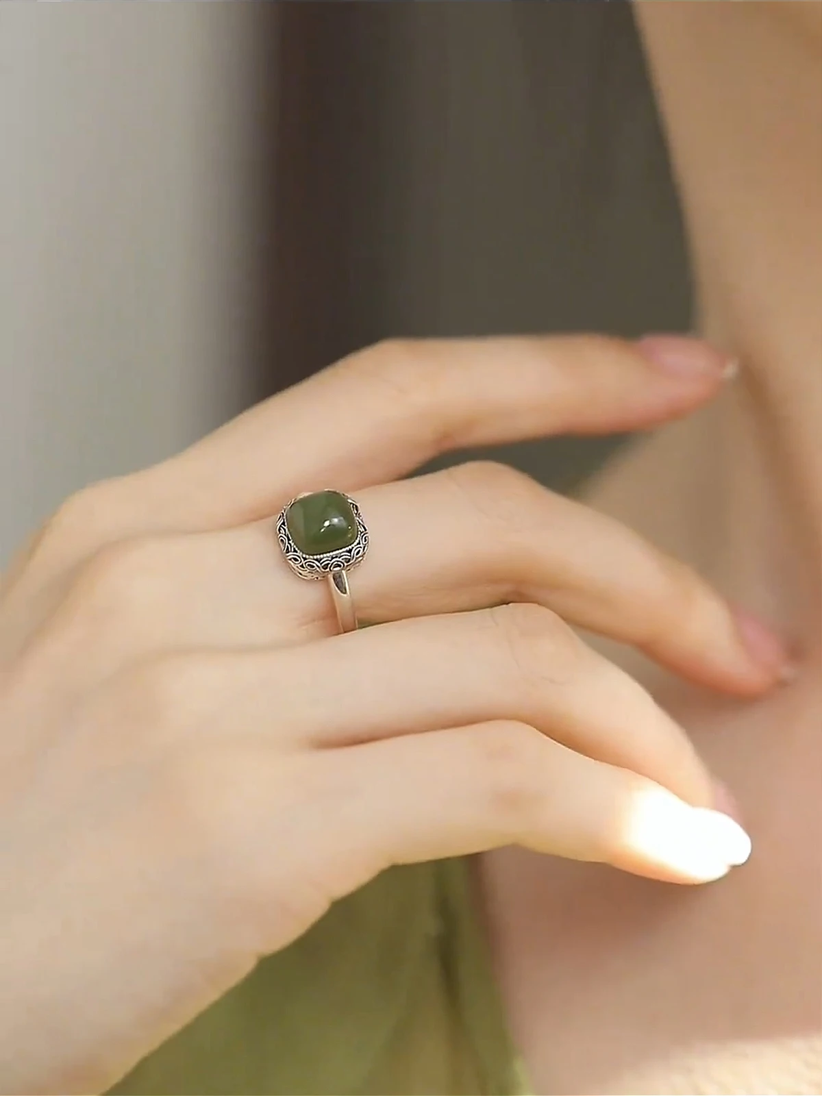 

Серебряное кольцо в стиле ретро для женщин, серебро 925 пробы, с узором, винтажный дизайн, модный ювелирный аксессуар.