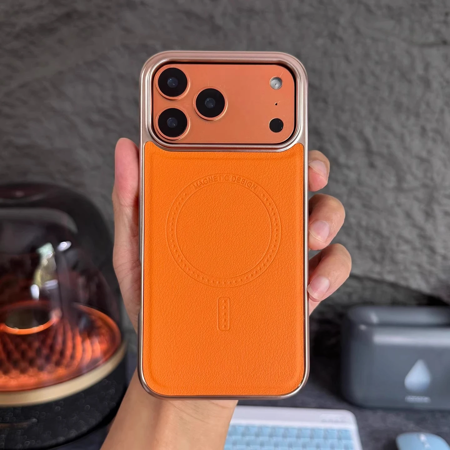 حافظة مغناطيسية جلدية برتقالية عصرية لهاتف آيفون 17 16 برو ماكس إطار طلاء فاخر أصلي للأعمال MagSafe غطاء ساخن للشحن