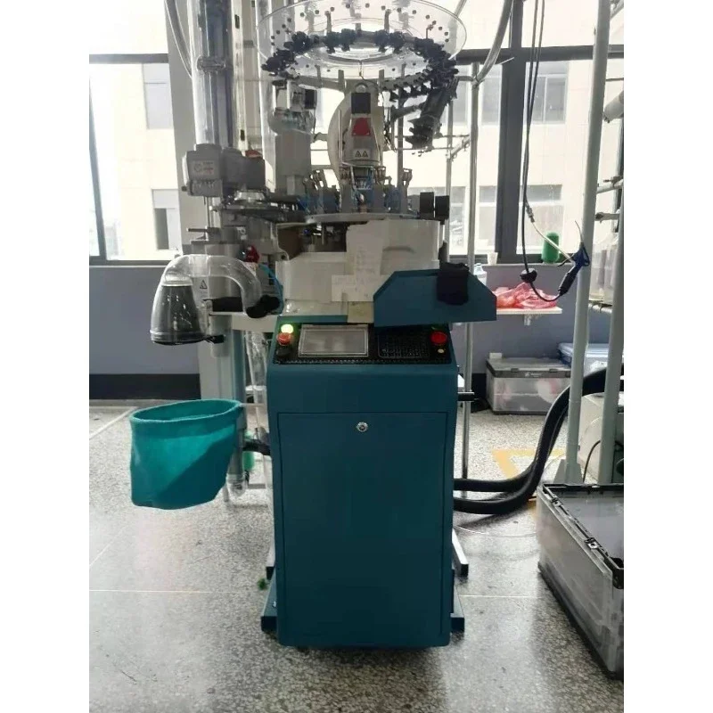 Knitting equipment, automatic jacquard knitting machine
