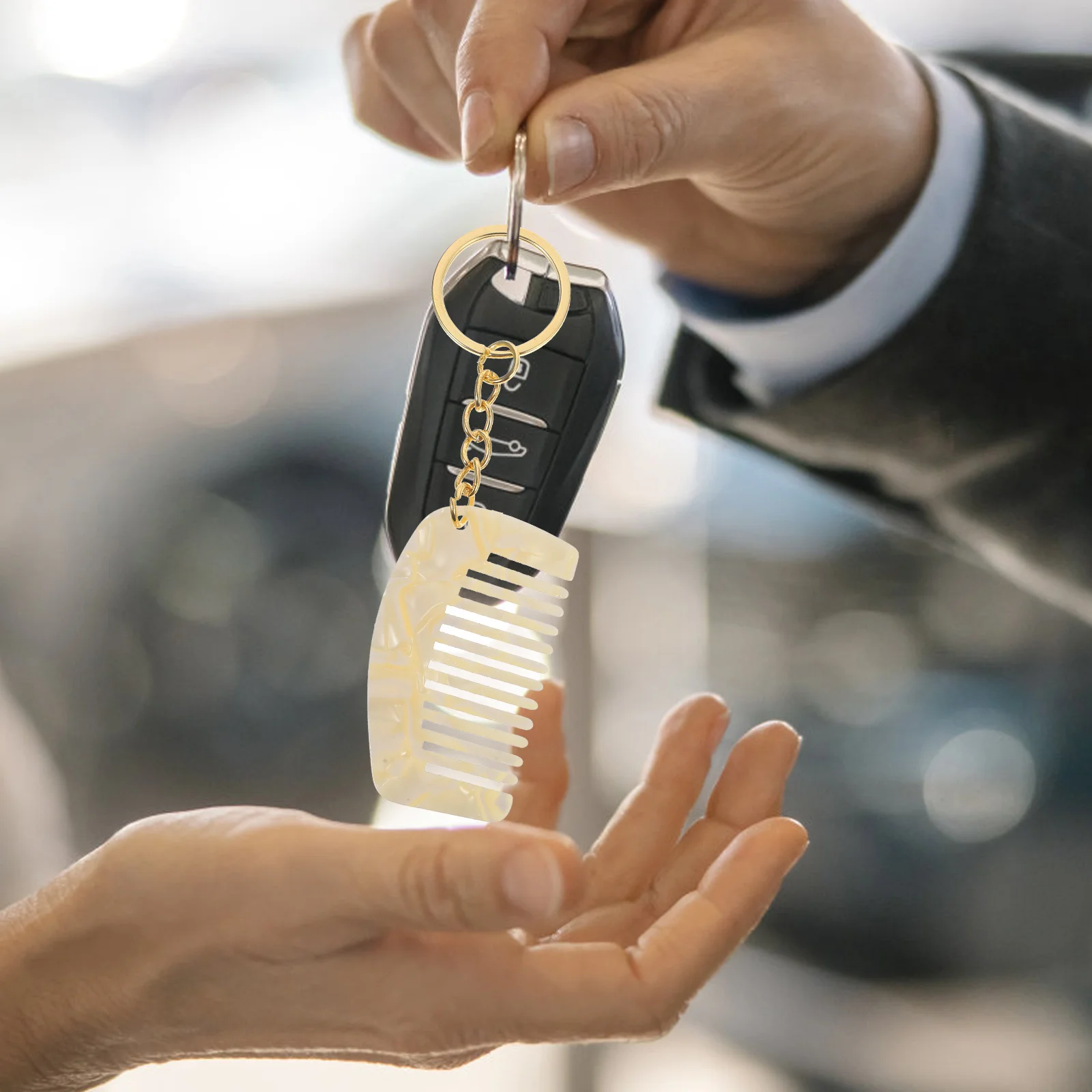 

2Pcs Mini Comb Keychains Compact Stylish Pattern Small Pocket Comb Wide Tooth Hair Detangler Combs Wide Tooth Combs