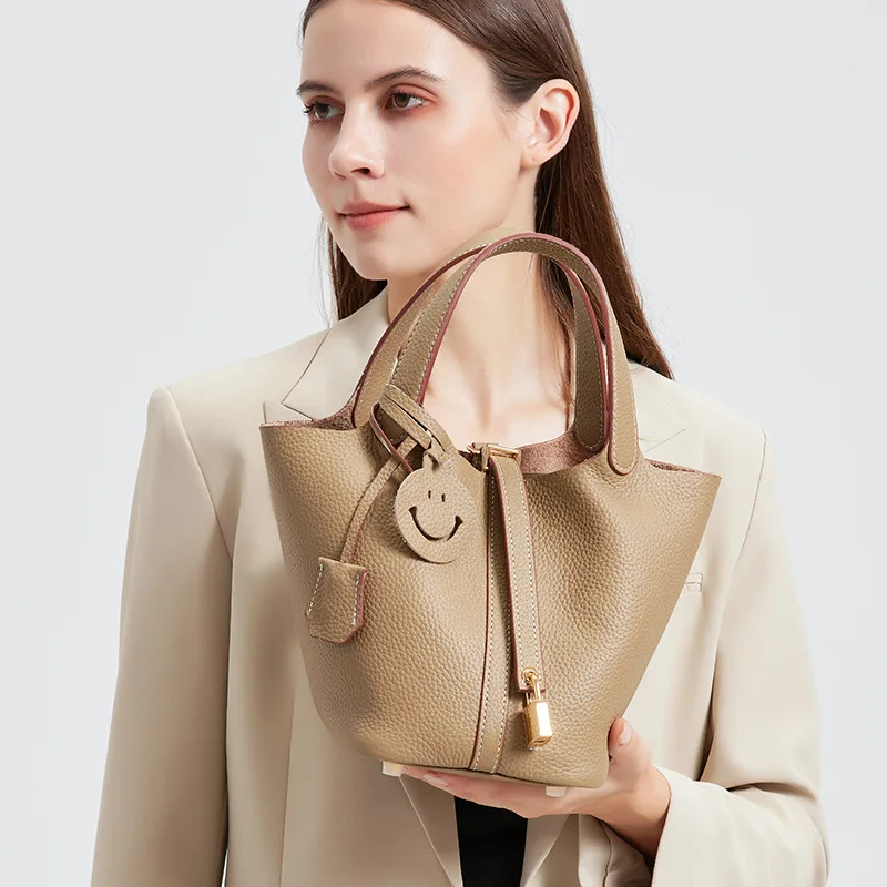 

Стильная универсальная сумка-ведро с корзиной для рынка, высококачественная нишевая сумка-тоут для ручной переноски для женщин, летние пляжные покупки