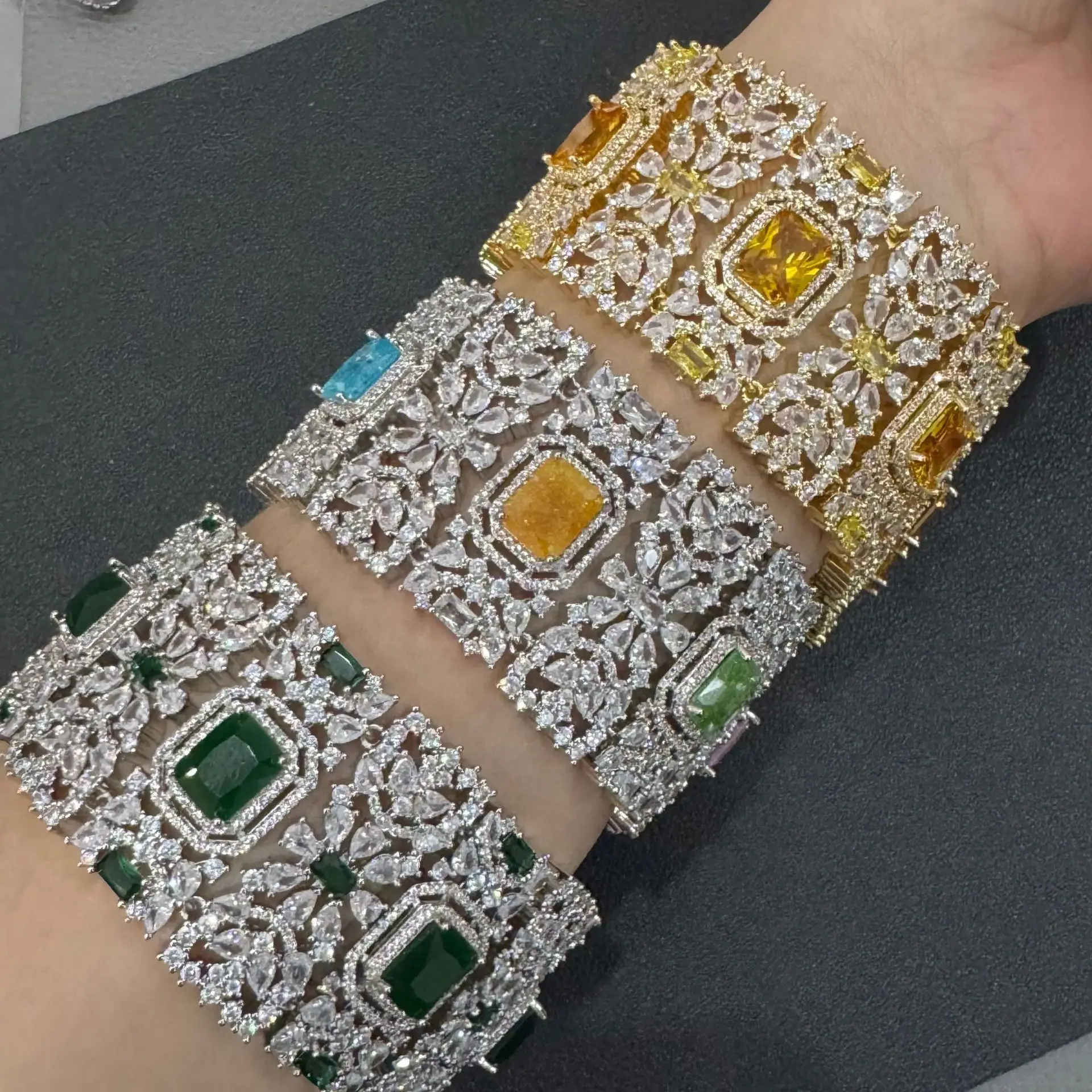 bracelet-en-zirconia-superpose-dynamique-et-Elegant-collection-luxe-2026-chaine-de-main-classique-red-hill-en-zirconia-bijoux-styles-pour-femme