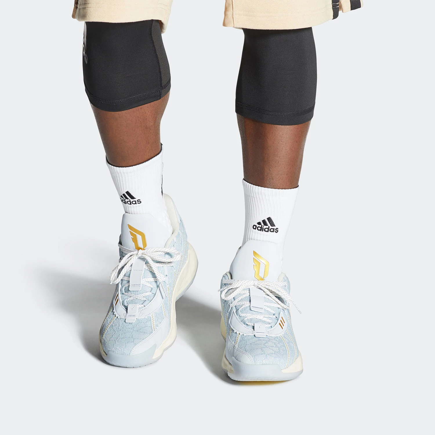 

Adidas genuine men's anti slip, wear-resistant, lightweight mid top basketball shoes H67571