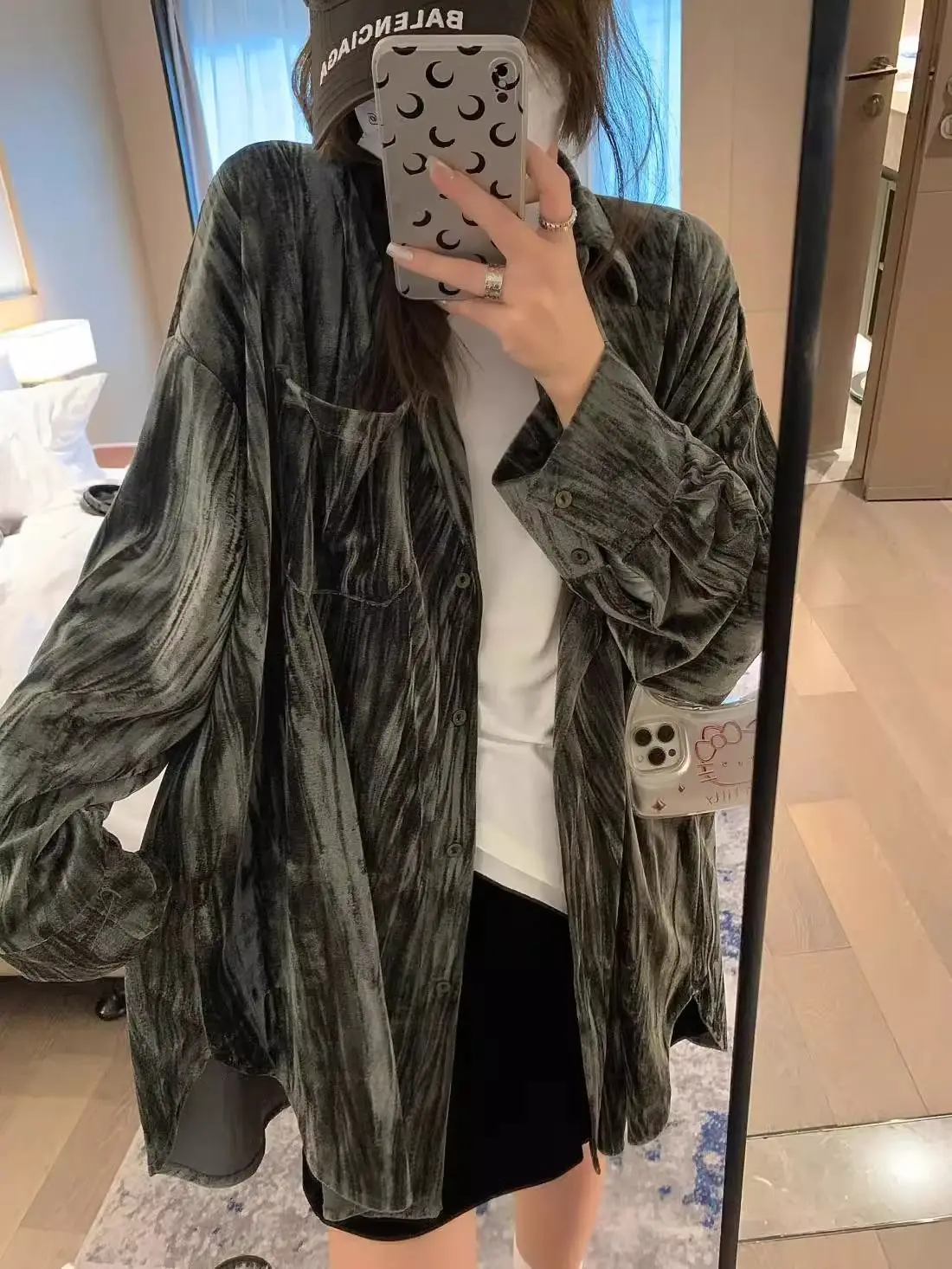 Women's Oversized Velvet Shirt Spring Autumn Casual Style Loose Fit High End Feelings Outerwear Button up Long Sleeve  Neck