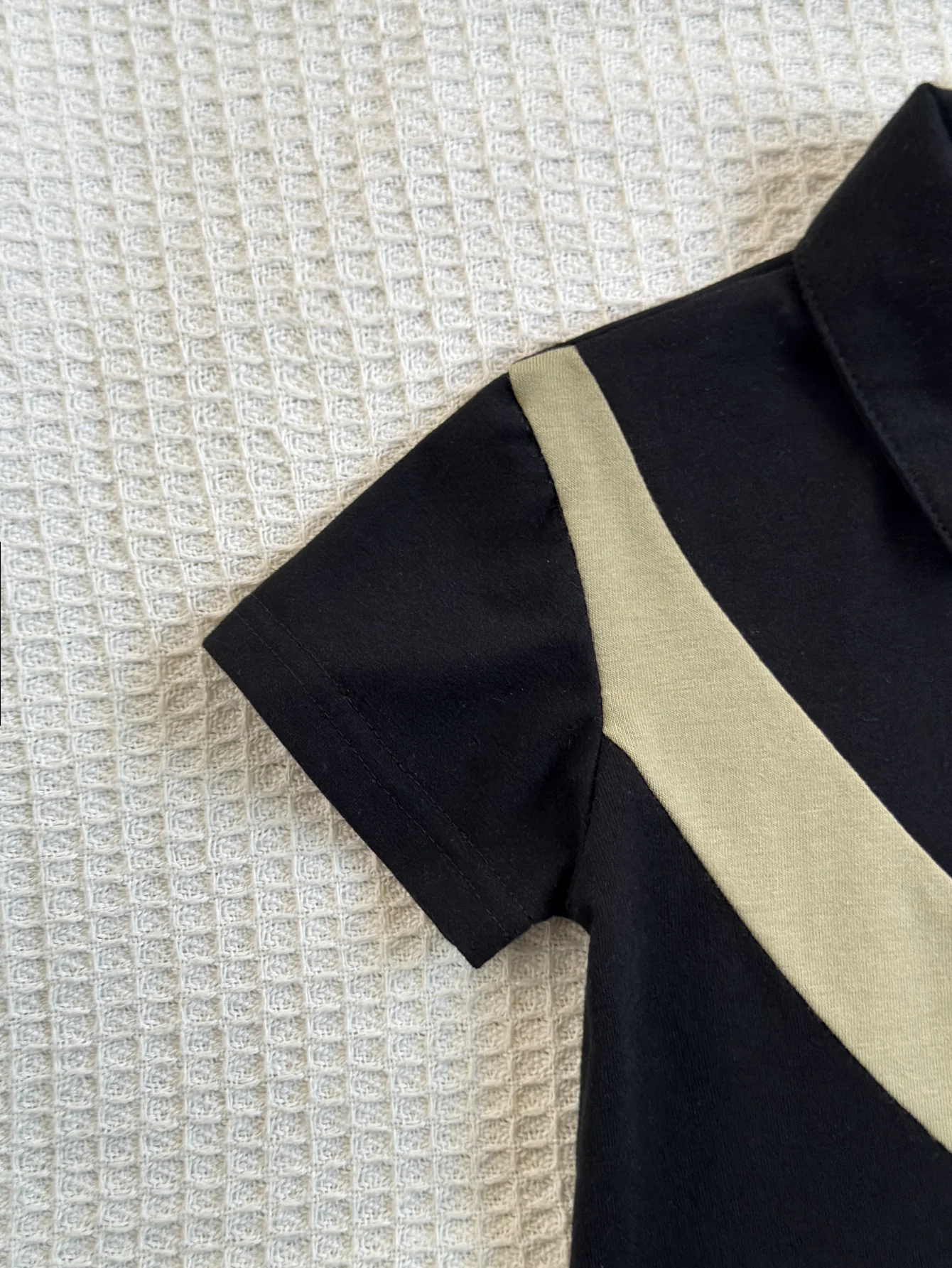 2-teiliges Sport- und Freizeitset für Babys/Jungen mit Revers, farbblockierten kurzen Ärmeln und Shorts für Kleinkinder im Alter von 0-3 Jahren, Sommer-Set für Babys/Jungen – Detail 3