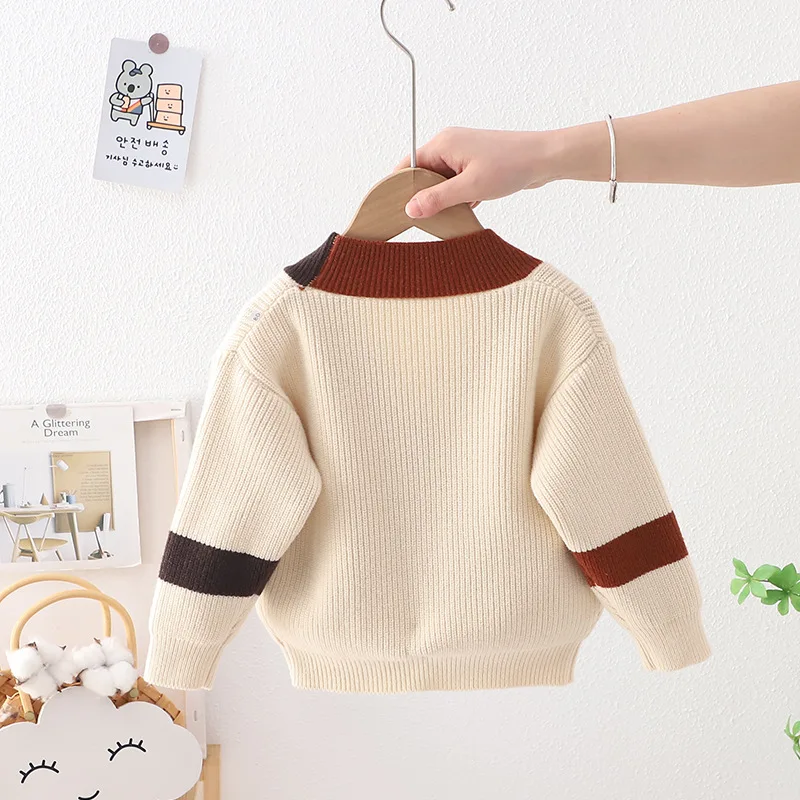 First Order Reduction Of 10RMB Knitted Cardigan Boys And Girls Sweater Coat Button Top Beautiful And Cute To Wear On The Outside