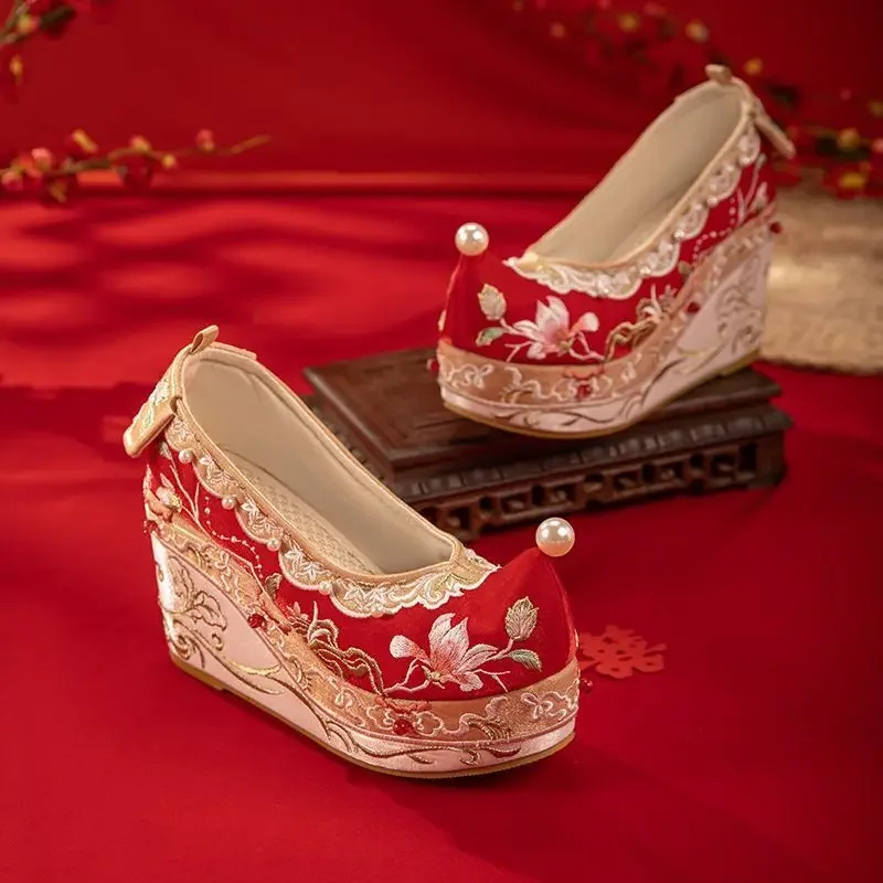 Bloemen zoals brokaat nieuwe vintage Hanfu schoenen geborduurde grote helling hakken rode trouwschoenen damesplatformschoenen