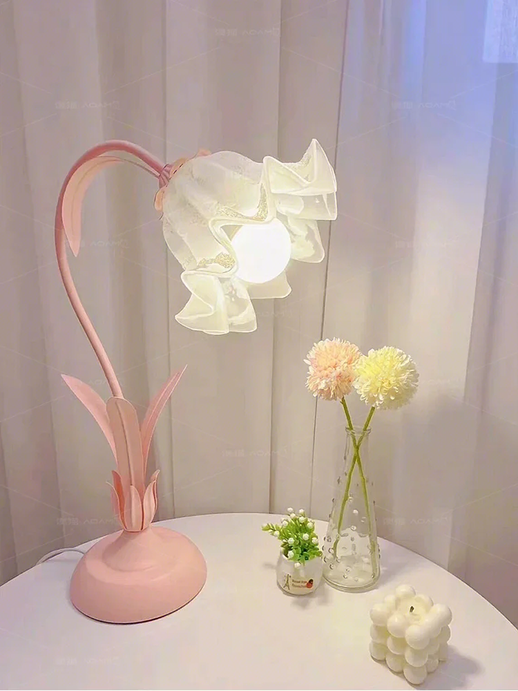 

Vintage bedside table lamp ambient light bedroom ins style American pastoral Internet celebrity flower table lamp girl