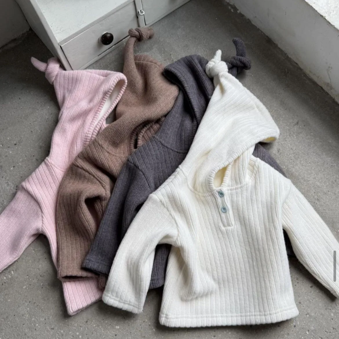 الخريف الشتاء طفل فتاة قميص تنوعا مقنعين بلون رشاقته الرضع الفتيات قميص دافئ بسيط الاطفال طفلة تي شيرت