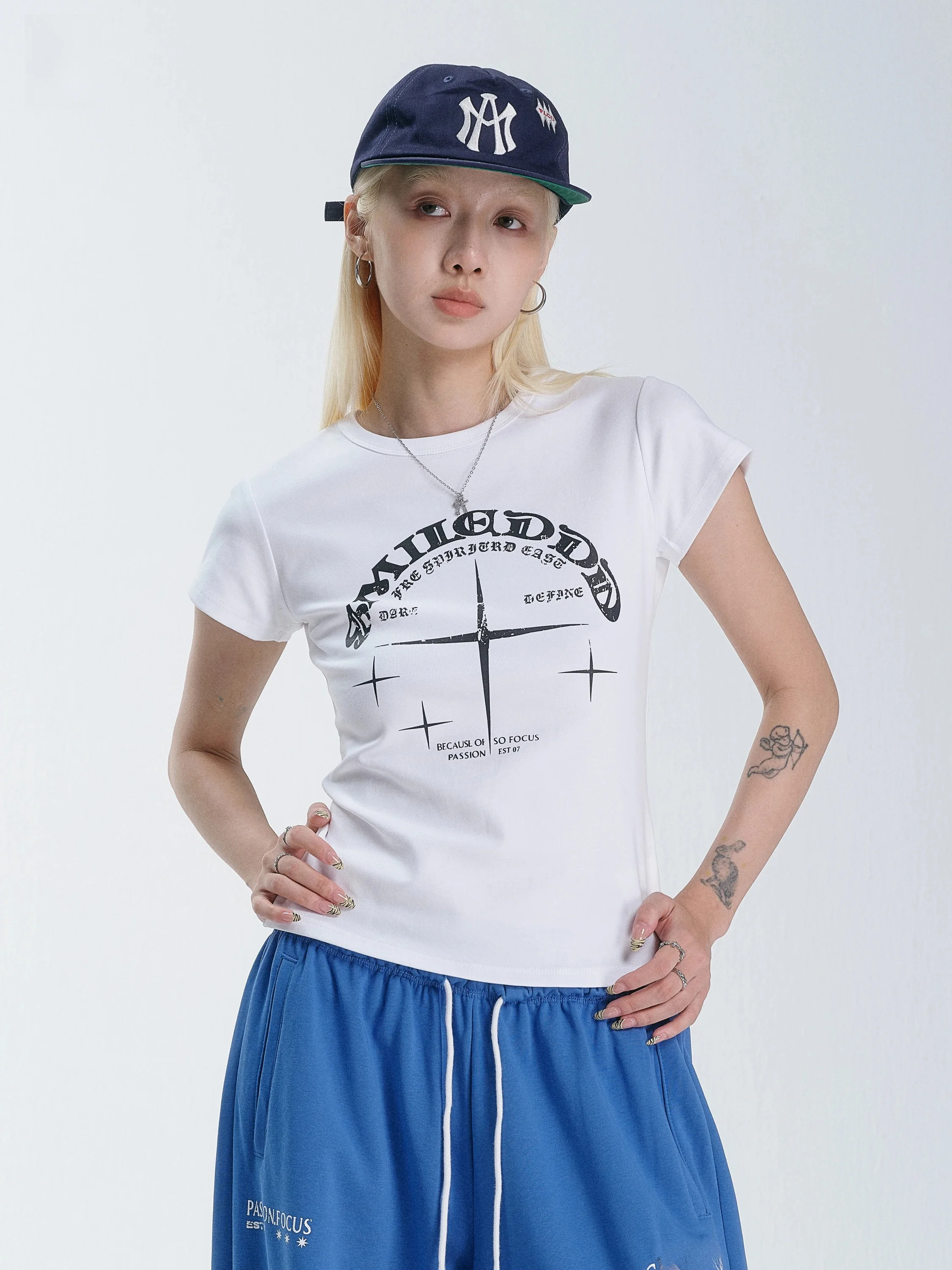 Slim Fit American Style round Neck Short Sleeve T-Shirt Women's Street Dance Top Smile Ddd Cross Shoulder Casual Cotton Blend