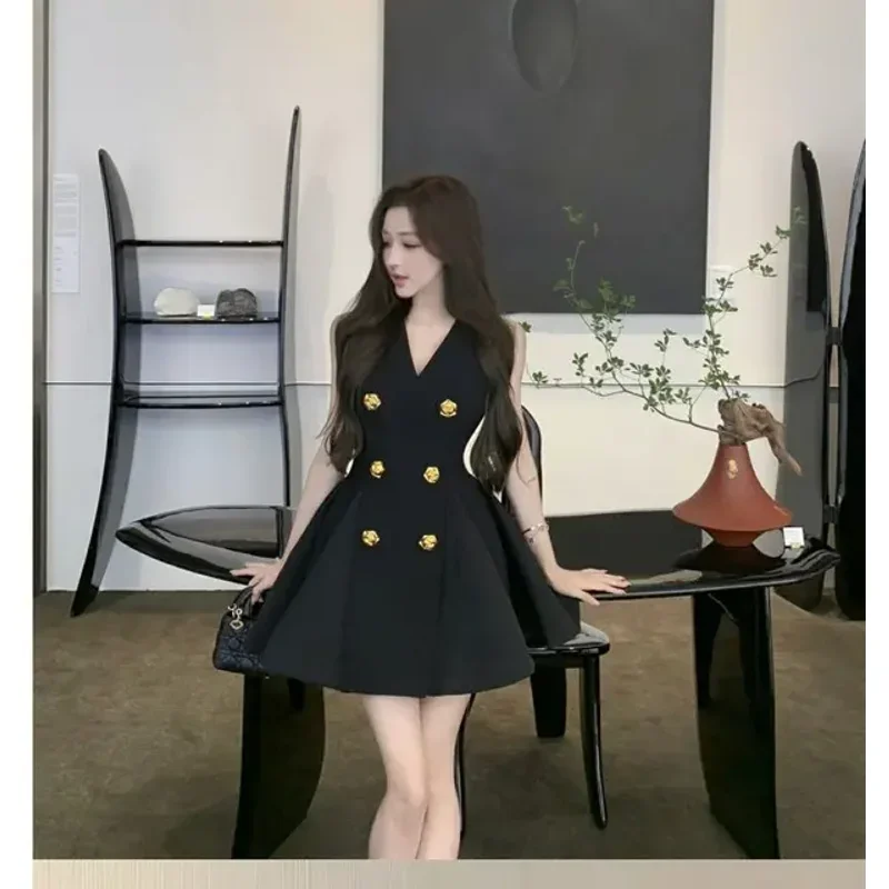 Elegante abito con cinturino in metallo nero con bottoni Abito estivo da donna vintage con scollo a V in vita Abiti corti a trapezio Abiti da festa senza maniche