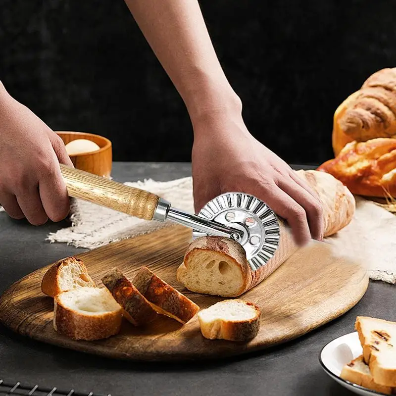 Pasta Cutter Wheel Stainless Steel Fluted Edge Pasta Roller Cutter with Wooden Handle Dough Decorator Ravioli Crimping Tool