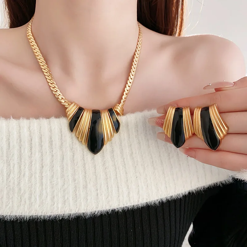 3 Pcs Vintage Jewelry Sets for Women French Vintage Drop Oil Geometric Metal Necklace Light Luxury Irregular Earring Sets