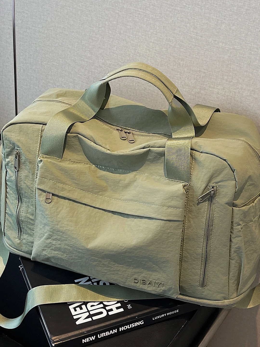 fashionable-lightweight-large-capacity-short-trip-travel-bag-simple-design-carry-on-luggage-bag-maternity-bag-storage-bag