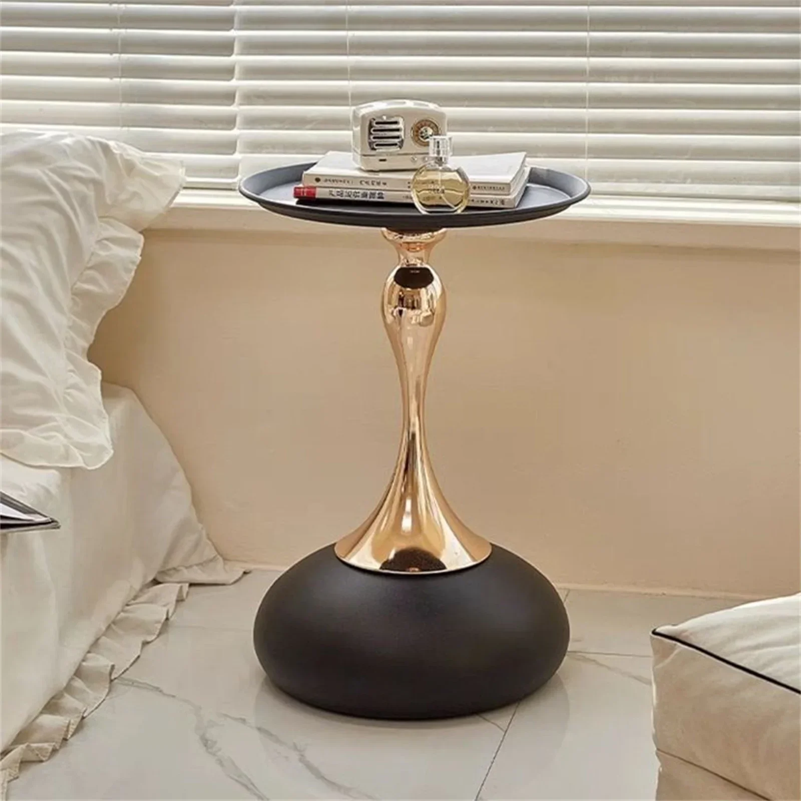 Italian-style light luxury small waist coffee sofa side small round  coffee bedside fruit pot