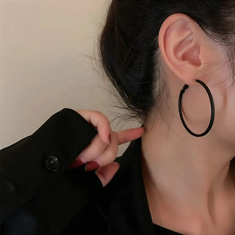 Women Black Hoop Earrings Geometric Circular Circles Jewelry for Ladies Vintage Round Earrings Baking Varnish Ear Decorations