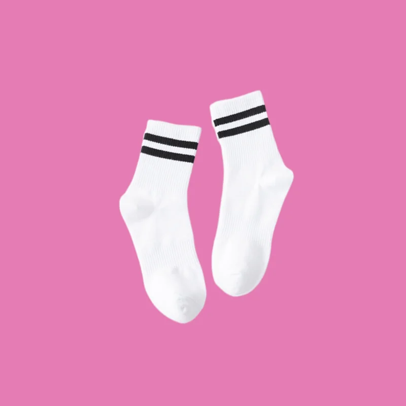 2/5 Paar neue Sommer Baumwolle Ins Trend Frühling und Herbst Stil schwarz und weiß lange Socken Sports ocken Damen Mid-Tube Socken