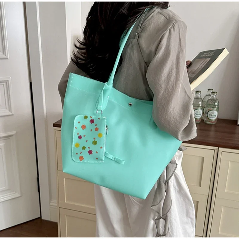 Transparente PVC-Tragetasche in Jelly-Farbe, Damen-Umhängetasche für den Arbeitsweg, wasserdichte Einkaufstasche mit großem Fassungsvermögen, transparente Handtasche mit Tragegriff oben – Detail 6