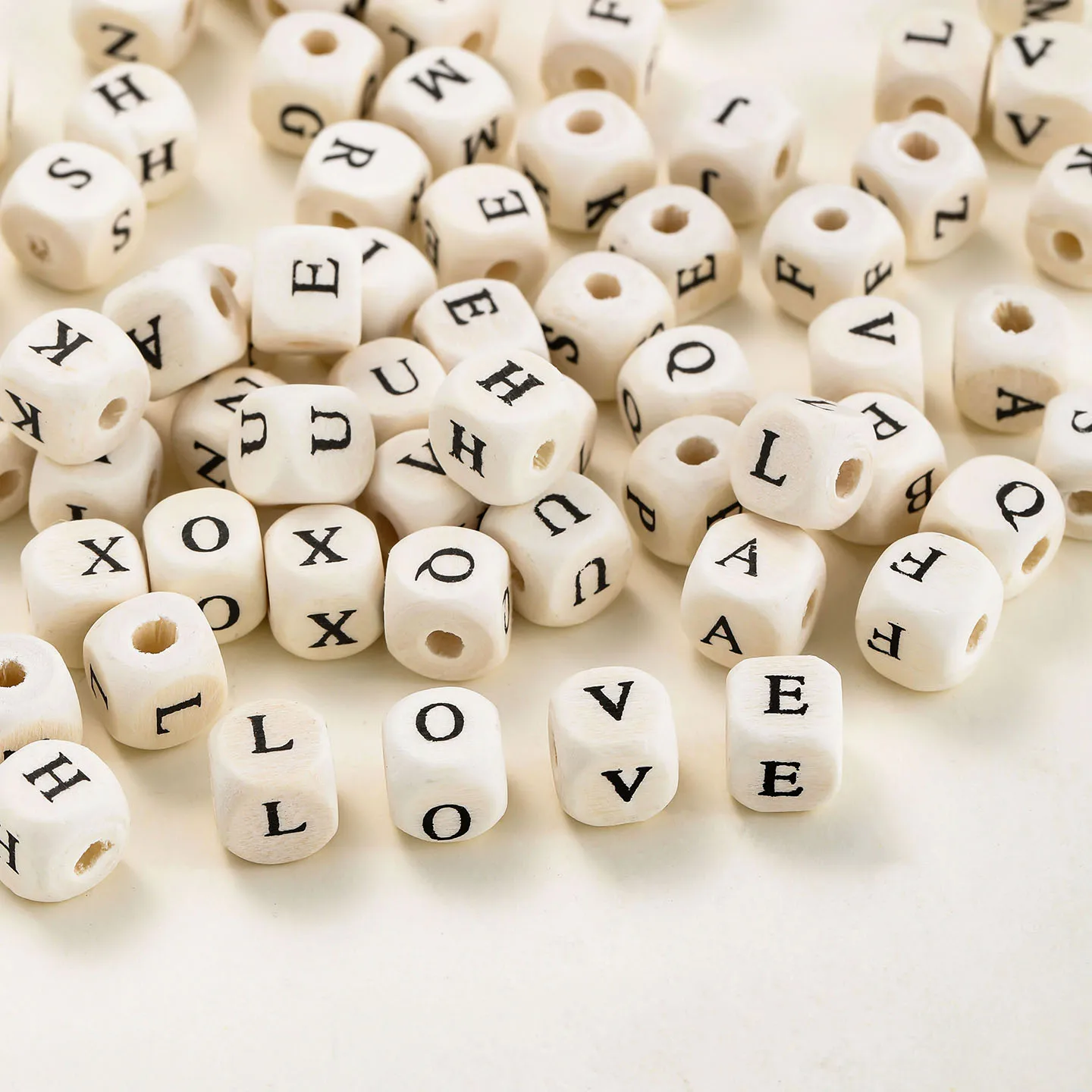 50pcs/Lots Natural Wooden Random Letter Beads A-Z Spacer Loose Beads for DIY Bracelet Necklace Jewelry Making Accessories