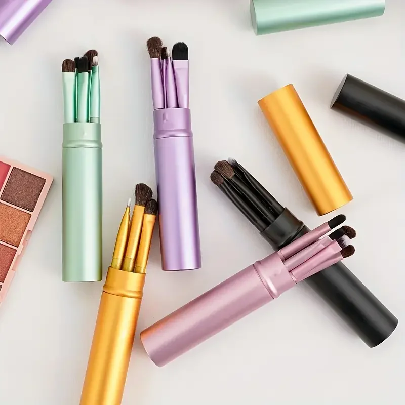 チークとアイシャドウのメイクブラシセット,ファンデーション,チーク,ブレンド,美容用の繊細で柔らかいツール,5個