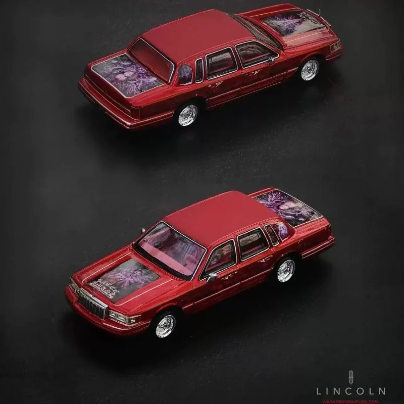 In stock: 1:64 1994 Town Car Low Rider alloy die-cast miniature simulation car model Creative decorative item Festival gift