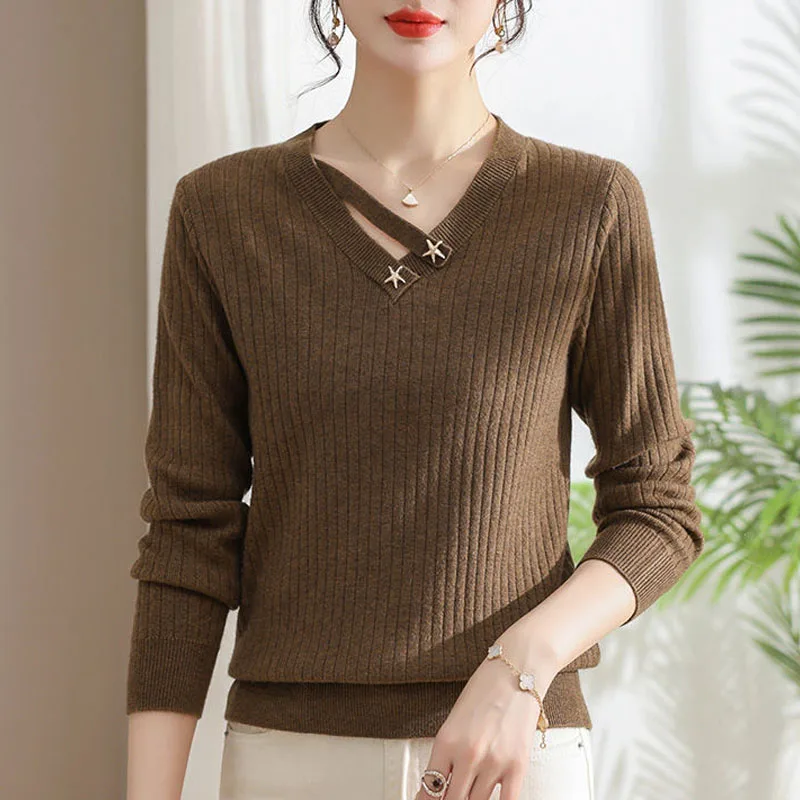 New Spring and Autumn Fashion V-Neck High End Western Style Age Reducing Loose Versatile Large Size Slim Women\'s Knitted Sweater