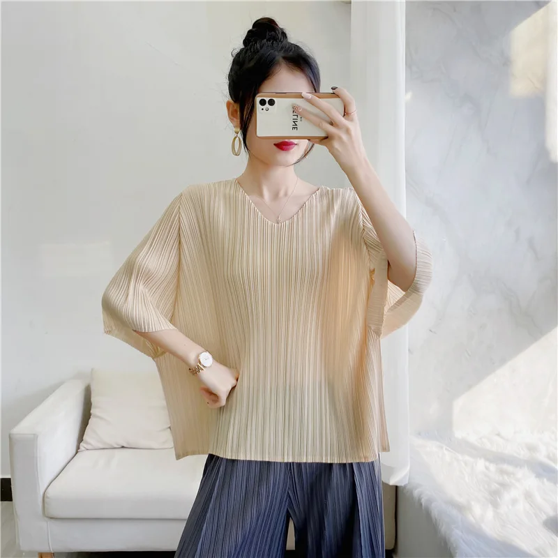 GGHK Pleated Tops Women\'s Summer T-shirt Short-sleeved V-neck Large Size Comfortable Leisure 2023 Summer New Solid Color Simple