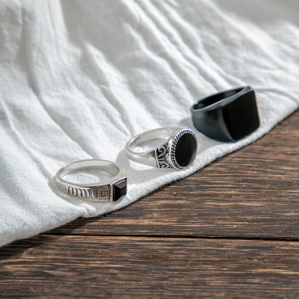 Dunkles Ring-Set für Herren, schwarzer, quadratischer oder silberfarbener, runder Siegelring mit Gravur, urbaner Vintage-Statement-Stil – Detail 4