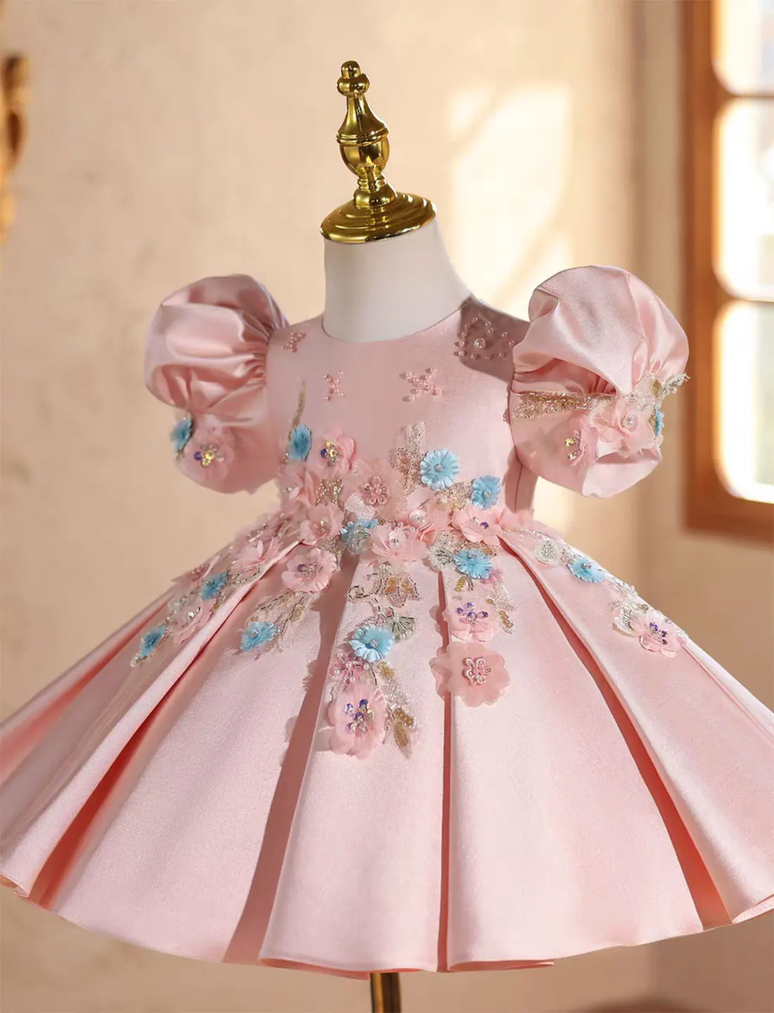 Luxury Flowers Girl Dress Beaded Pink Satin Fluffy Knee Length for Children Wedding Birthday Party Pageant Evening Ball Gowns