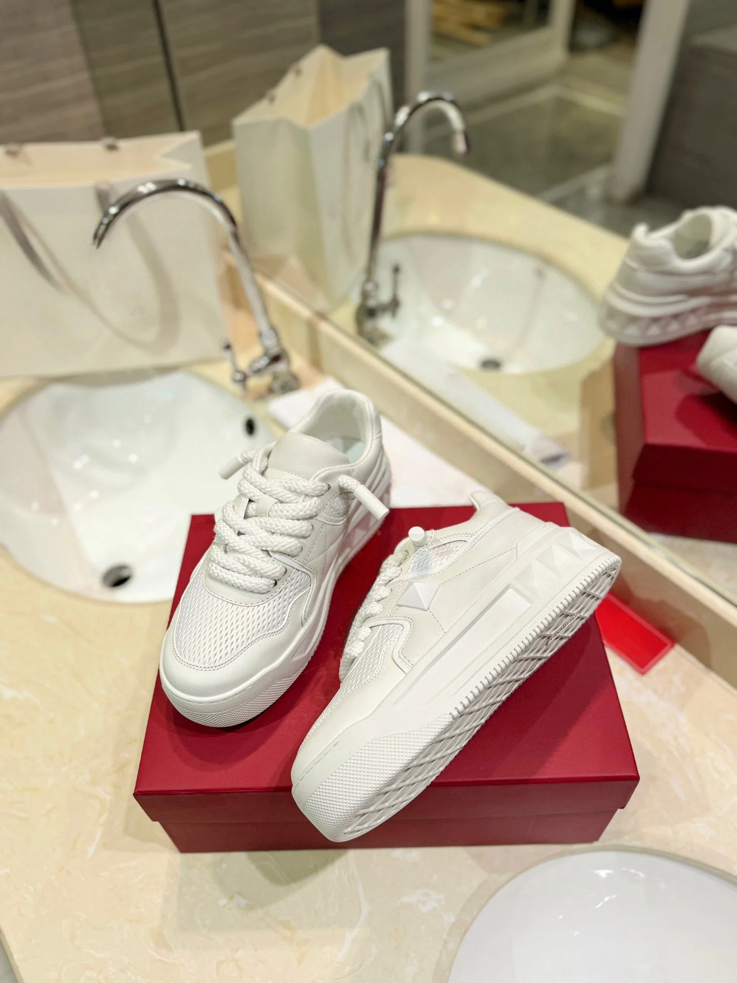 

2024 New Spring and Autumn Casual Shoes, Versatile, Fashionable, Cowhide Upper, Sheepskin Lining, TPU Outsole, Sizes 35-46