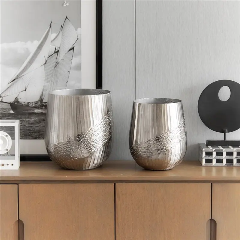 Indian craft metal handmade ripple silver vase, simple light luxury home decoration high-end dried flower ornament
