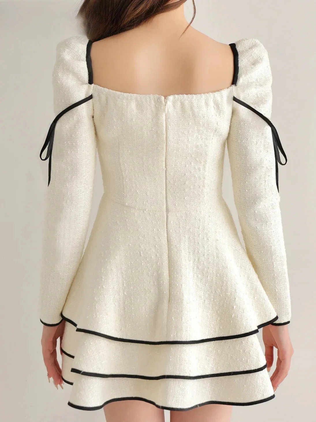 Czarno-biała sukienka z kwadratowym dekoltem, jesienna nowość, japoński słodki styl, uniwersalna, bufiaste długie rękawy, podkreślająca talię, sukienka w kształcie litery A.