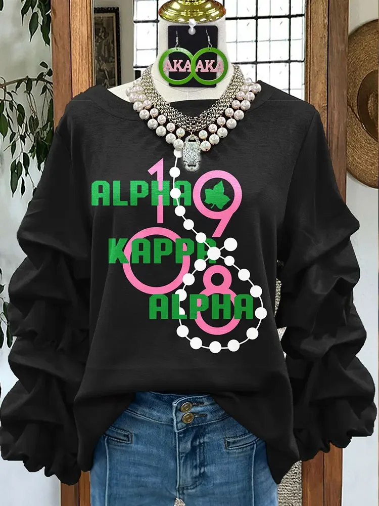 Plissee-Sweatshirt mit Alpha Kappa Alpha Sorority-Print