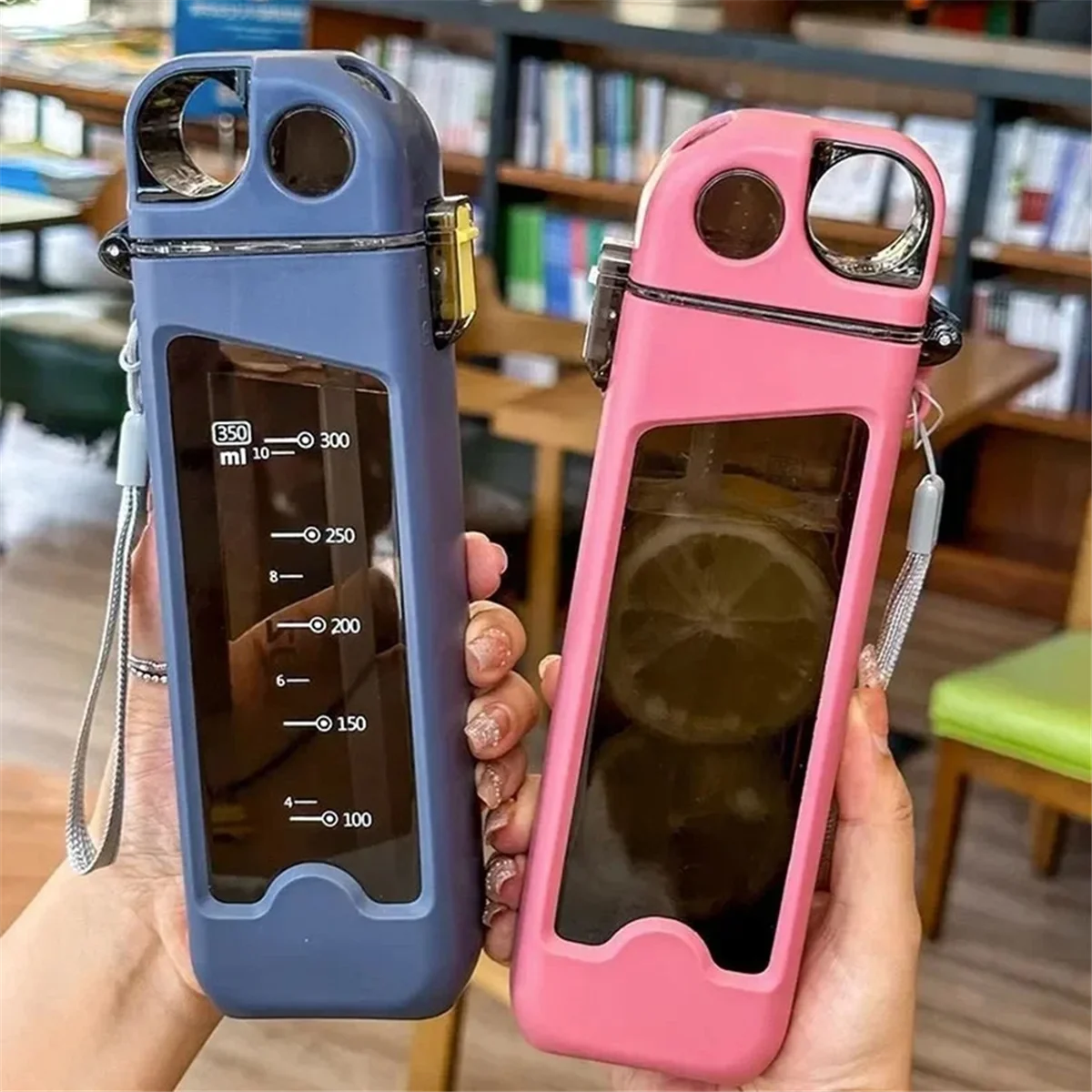 SLQZT 350ml ถ้วยน้ํากีฬาสแควร์รูปร่างนักเรียนขวดน้ําพลาสติกฟิตเนสถ้วยฟางกาต้มน้ํากีฬากลางแจ้งขวดน้ํา,C