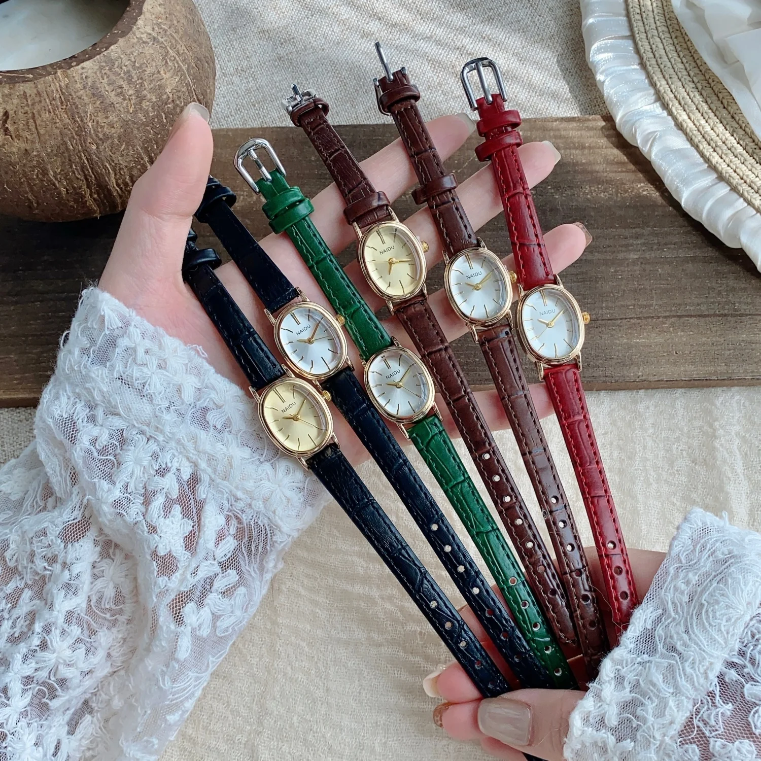 ساعات نسائية صغيرة بيضاوية الشكل بحزام جلدي بسيط ساعات يد كوارتز بسيطة للسيدات ساعة نسائية هدية Reloj Mujer