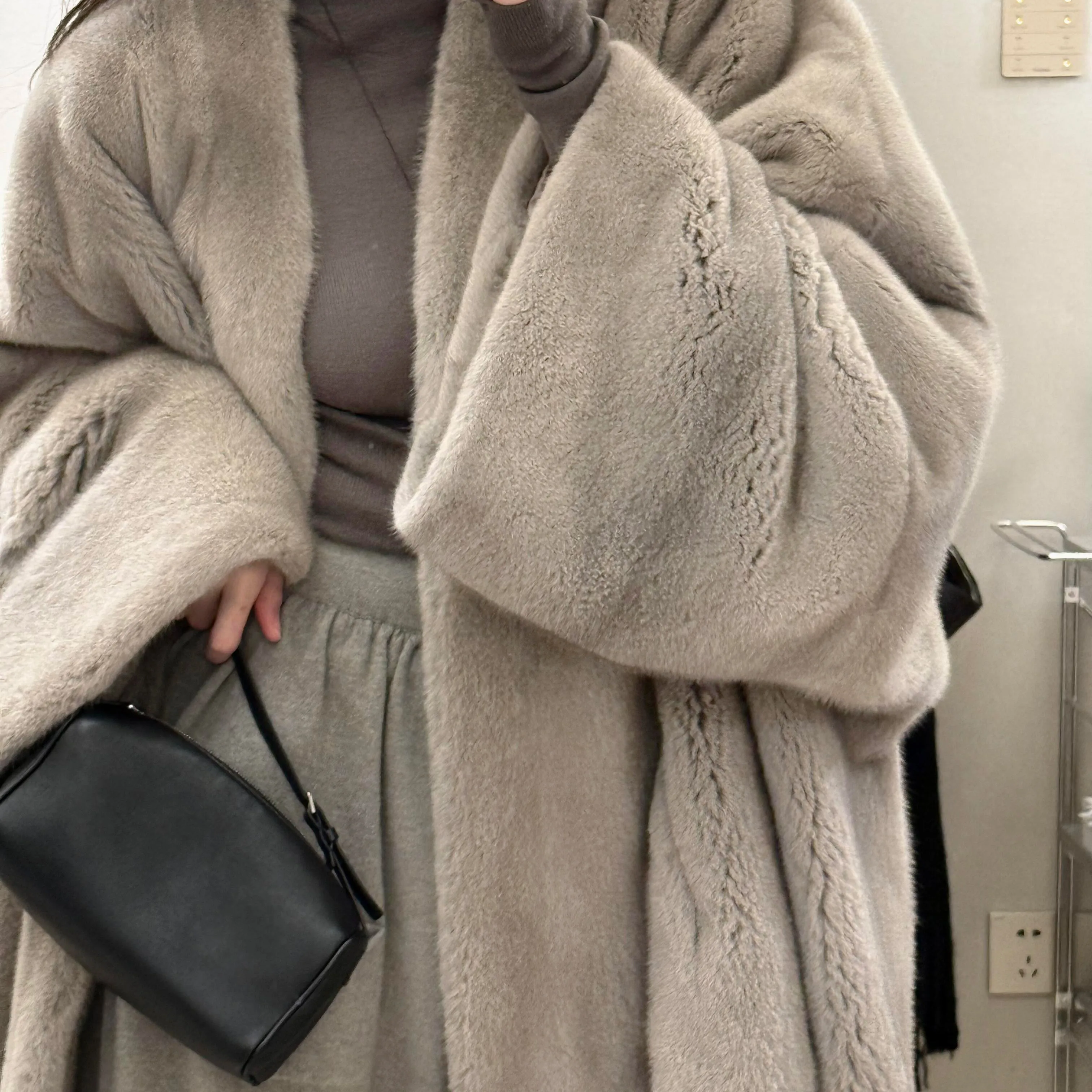 Lautaro Winter Luxury Elegant Thick Warm Soft Brown Bat Sleeved Faux Mink Fur Coat Women with V Neck Stylish Chic Fluffy Jacket