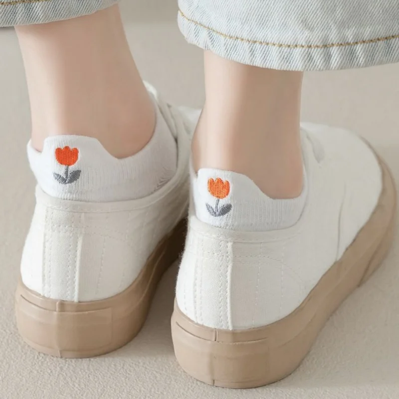 3/5 Pairs Women\'s Japanese Kawaii Socks Embroidered Flowers/Bees/Crowns Thin No-Show Boat Socks for Summer Cute School Casual