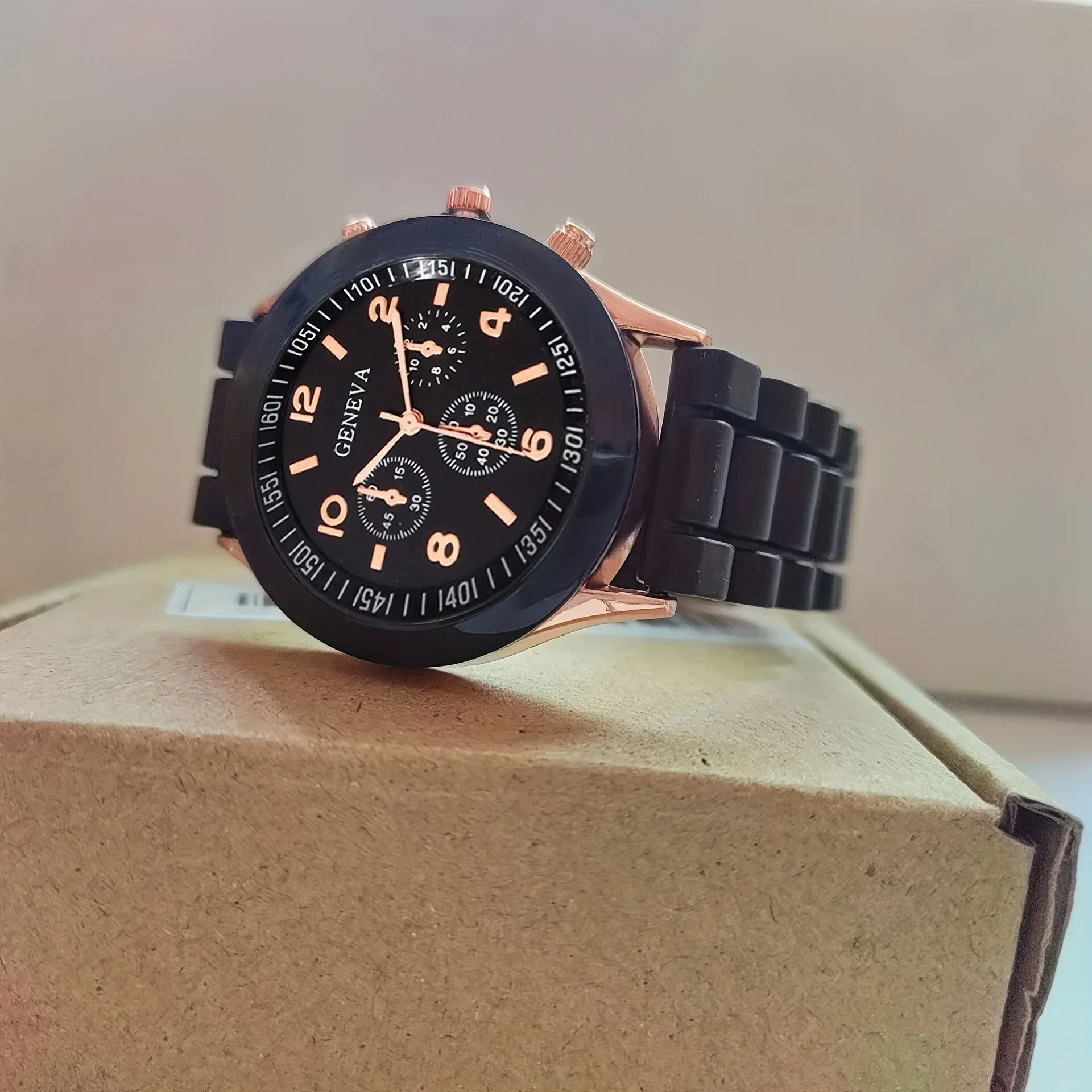 Stylish Round Pointer Quartz Watch, Gift for Her