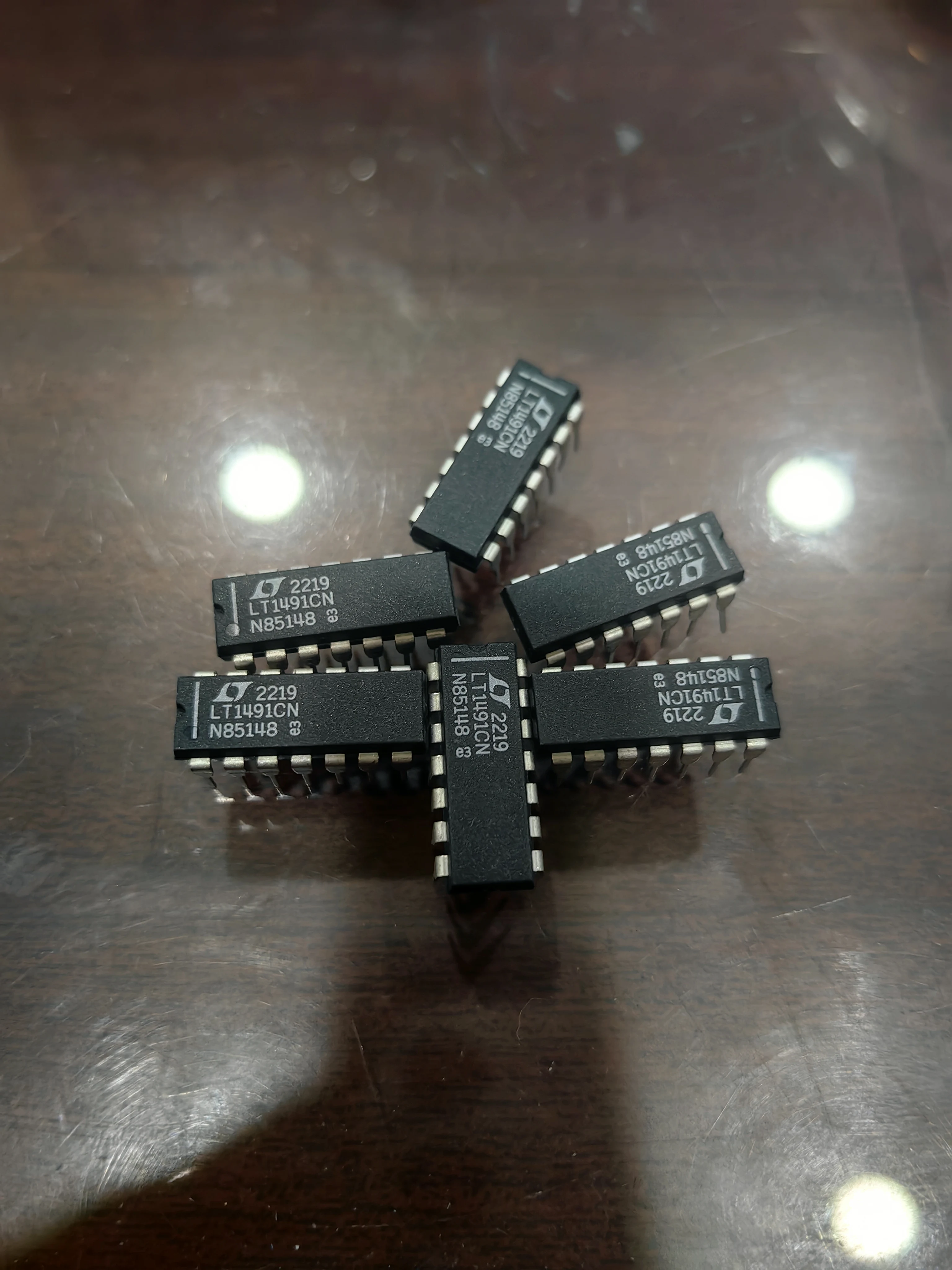 LT1491CS LT1491IS LT1491CN LT1491 - Entrada y salida de carril a carril de micropotencia superior cuádruple