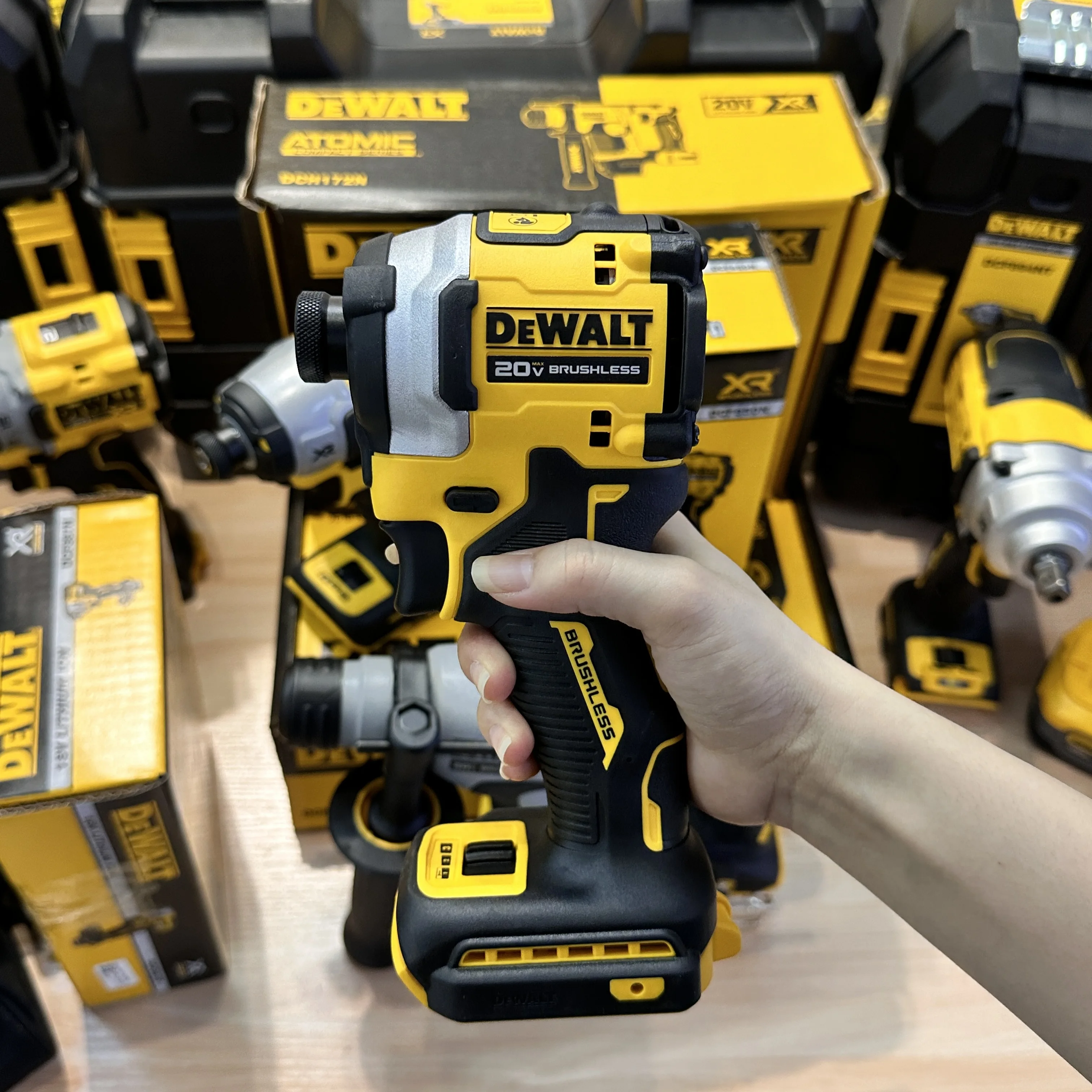 Dewalt DCF850N Cordless Impact Dirll 20V Brushless Motor 1/4-Inch Electric Screwdriver 205NM Wirless Rechargeable Power Tool