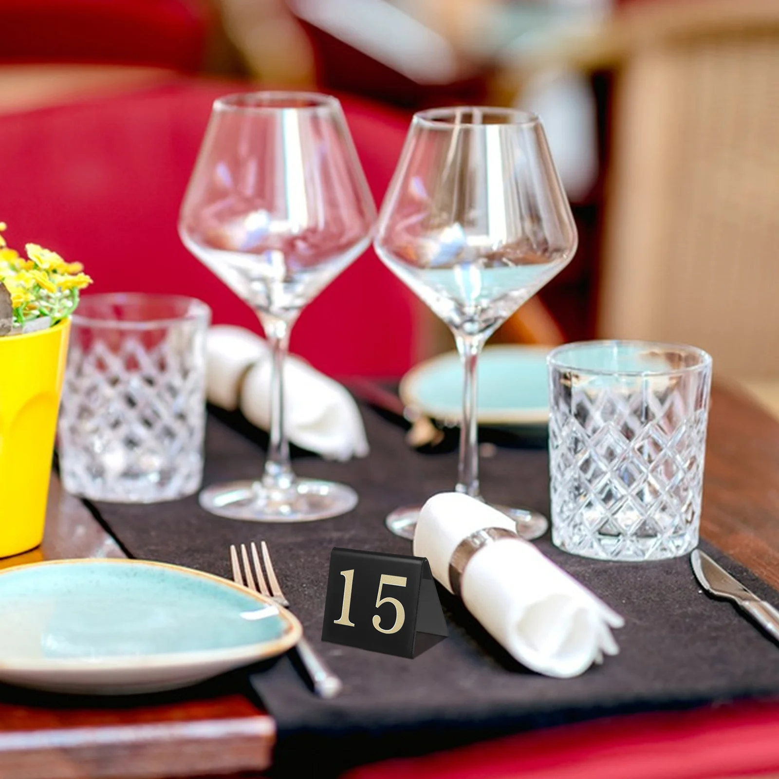 

15Pcs Dual-Sided Acrylic Number Markers V-Shaped Black Background Restaurant Table Signs Multi-Function Restaurant Scene