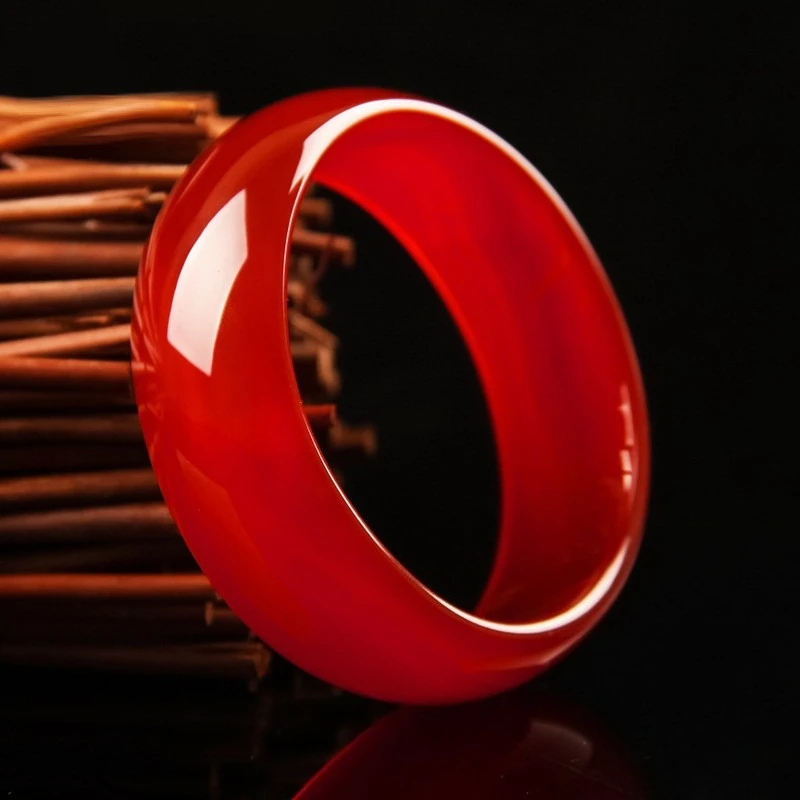 

Natural High Ice Red Agate Flat Strip Bracelet Is Suitable for Daily Wear and Fashion Accessories