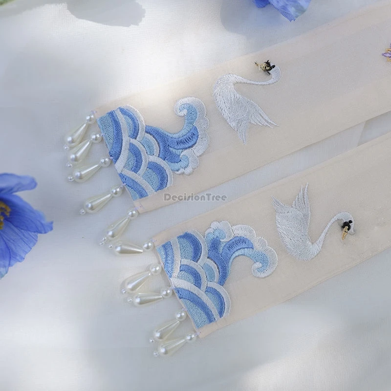 ชุดฮั่นฝูสไตล์ราชวงศ์หมิงแบบปรับปรุงใหม่ของจีนปี 2025 พร้อมผ้าคลุมไหล่ปักลายมุกและเครื่องประดับปักลายดอกไม้