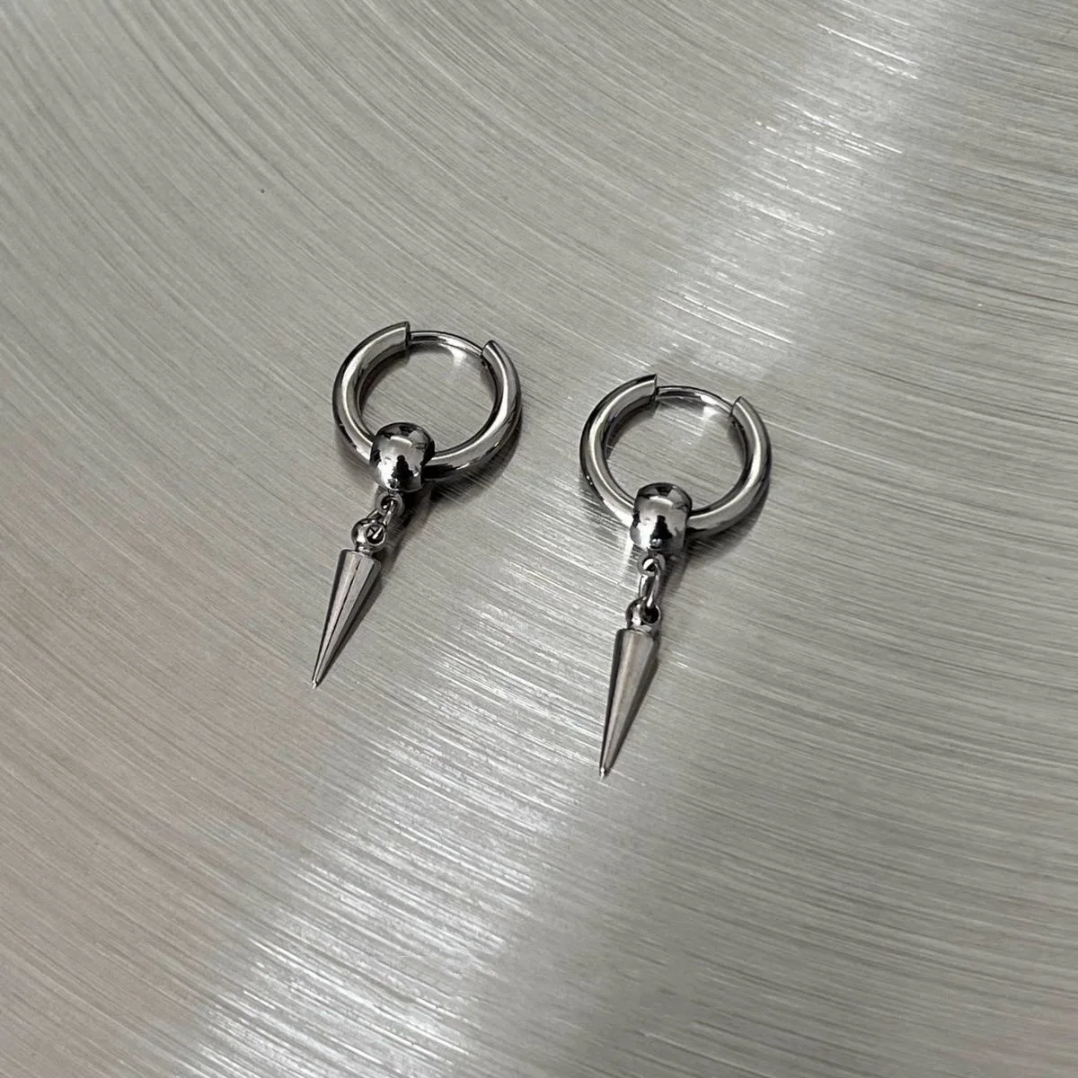 Goth Edelstahl Creolen hängende Ohrringe für Männer Frauen mit baumelndem Design Punk Piercing Chirurgenstahl Ring Schmuck Dekoration – Detail 1