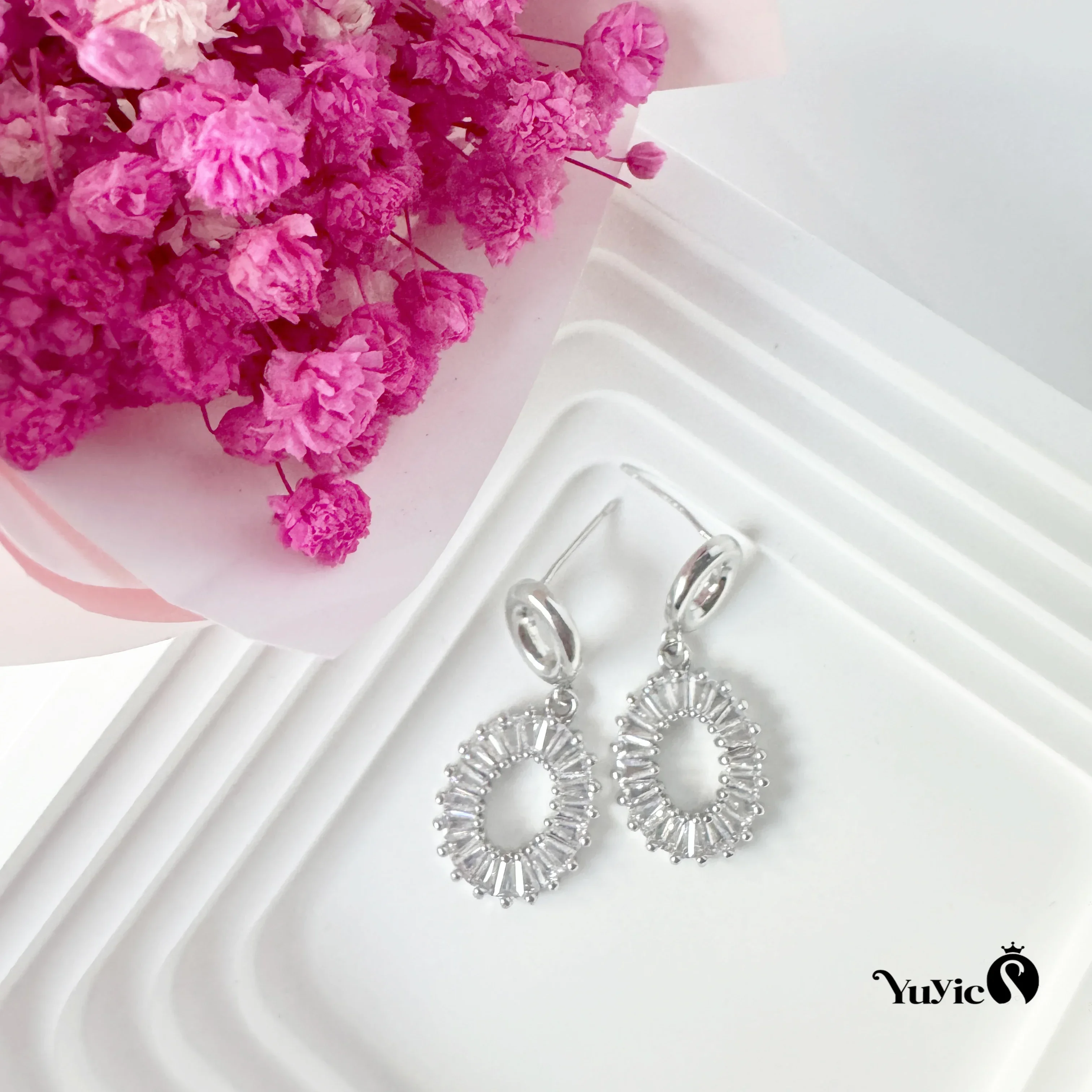 

Elliptical earrings for women, fashionable zircon light luxury ring, versatile and simple silver needle earrings accessories