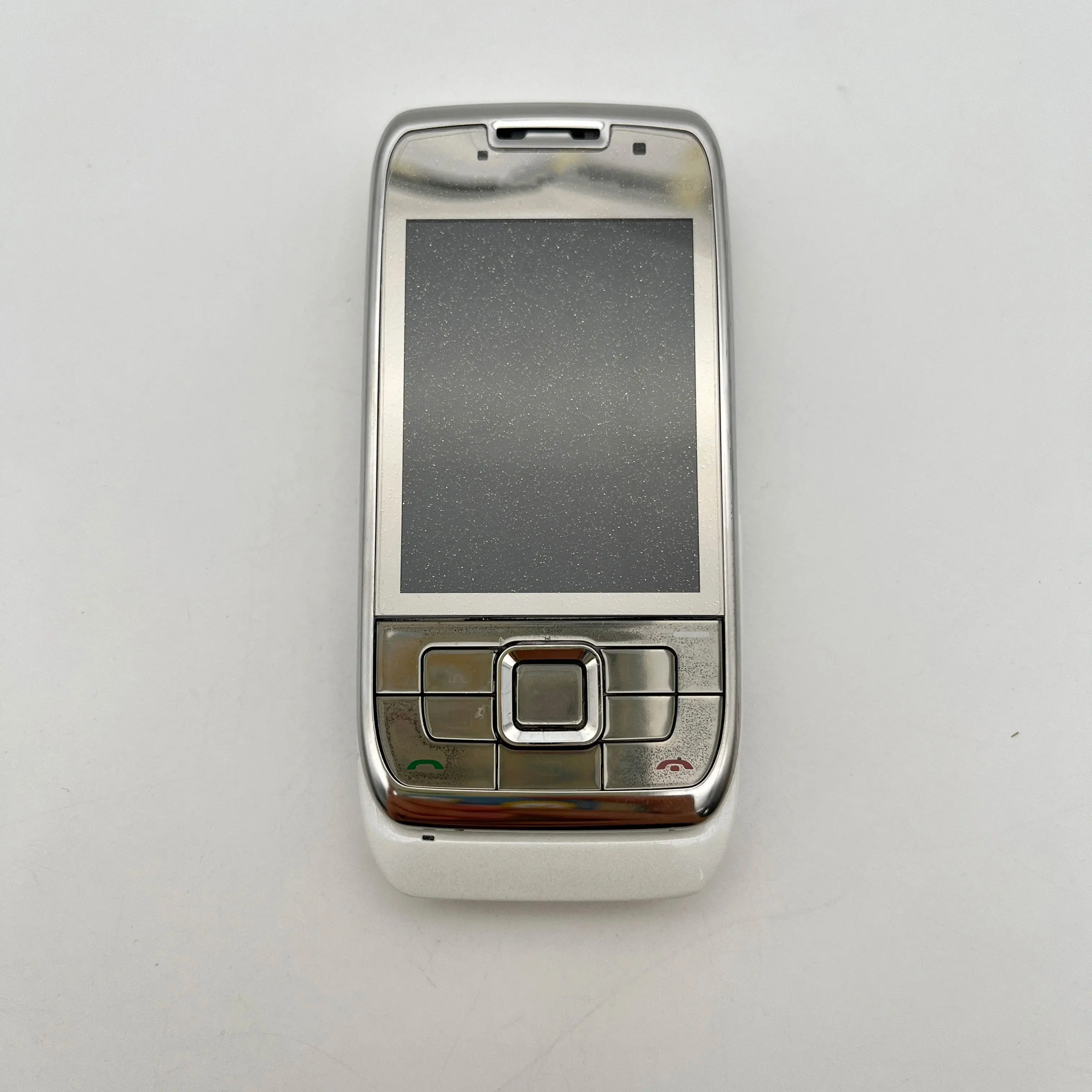 الأصلي مقفلة E66 شريحة واحدة بلوتوث 2.4 "1000mAh مكبر الصوت شحن سريع الهاتف المحمول في حالة جيدة