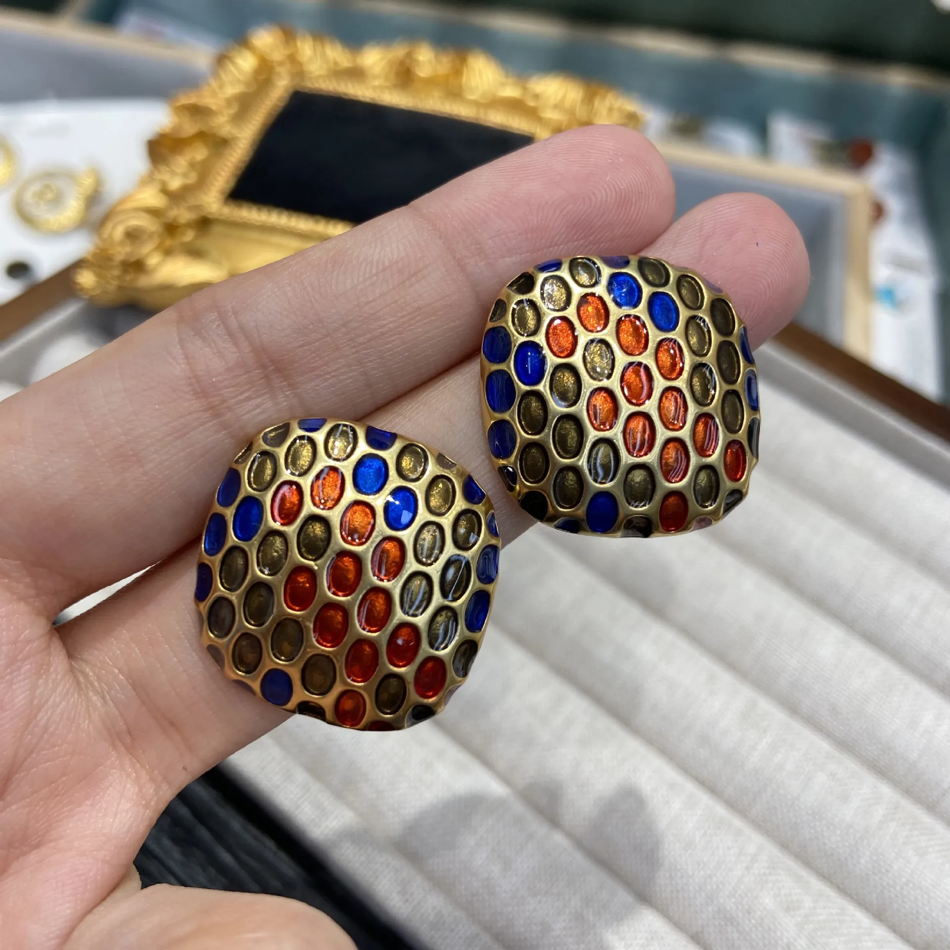 25. ΠΠ΅Π½ΡΠΊΠΈΠ΅ Π³Π»Π°Π·ΡΡΠΎΠ²Π°Π½Π½ΡΠ΅ ΡΠ΅ΡΡΠ³ΠΈ-Π³Π²ΠΎΠ·Π΄ΠΈΠΊΠΈ Π² ΡΡΠΈΠ»Π΅ ΡΠ΅ΡΡΠΎ ΡΠΎ ΡΠ±ΠΎΡΠ½ΡΠΌΠΈ Π³Π»Π°Π·Π°ΠΌΠΈ ΠΈ ΠΏΡΠ΅Π»Π°ΠΌΠΈ 25. ΠΠ΅Π½ΡΠΊΠΈΠ΅ Π³Π»Π°Π·ΡΡΠΎΠ²Π°Π½Π½ΡΠ΅ ΡΠ΅ΡΡΠ³ΠΈ-Π³Π²ΠΎΠ·Π΄ΠΈΠΊΠΈ Π² ΡΡΠΈΠ»Π΅ ΡΠ΅ΡΡΠΎ ΡΠΎ ΡΠ±ΠΎΡΠ½ΡΠΌΠΈ Π³Π»Π°Π·Π°ΠΌΠΈ ΠΈ ΠΏΡΠ΅Π»Π°ΠΌΠΈ