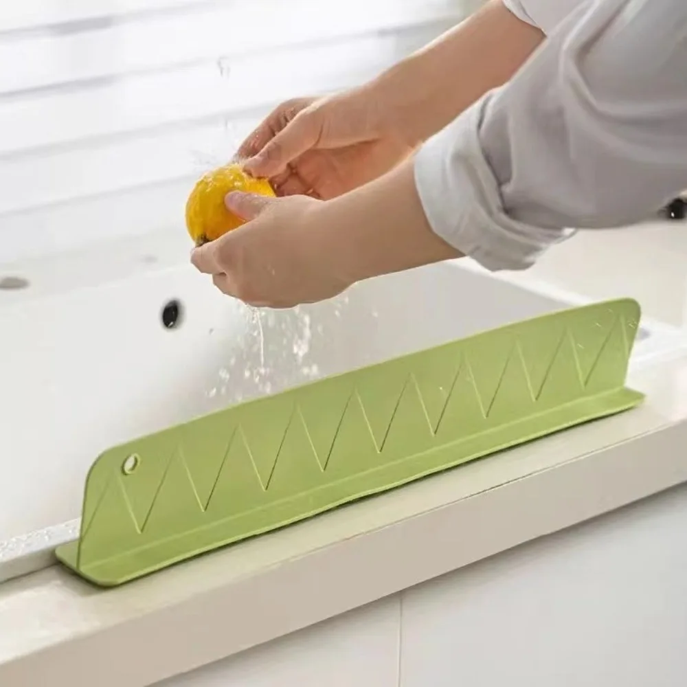 High Quality Soft Silicone Splash Guard Kitchen Sink Sucker Water Baffle Plate Oil-Proof Water Baffle Bar Kitchen Gadget