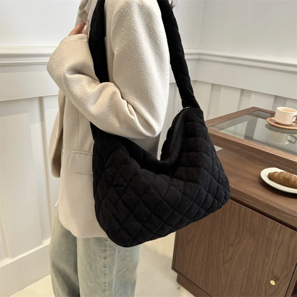 

Trendy Shoulder Bag 2024 Casual Quilted Commuting Bag Large Capacity Underarm Bag Daily Life